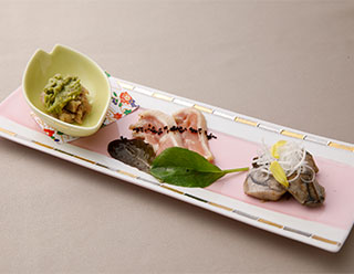 地鶏ならではの旨味を味わう「おおいた地鶏」3種盛り