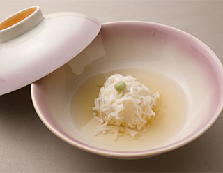 大分県産椎茸饅頭の銀餡かけ