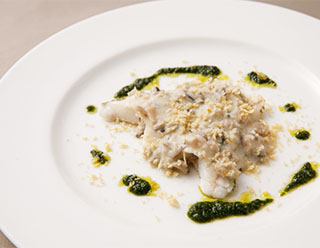 カボス鮃のカルパッチョ・別府湾ちりめんクリスピー添え