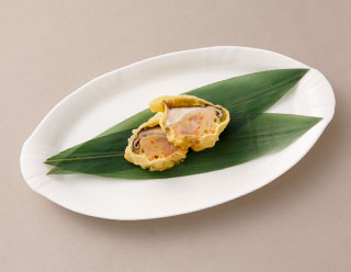 大分県産塩で味わう、大分産肉厚ステーキ椎茸と海老ムースのベニエ(フレンチ風天ぷら)