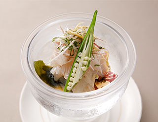 地魚の白ワイン蒸し・デュクセルソース